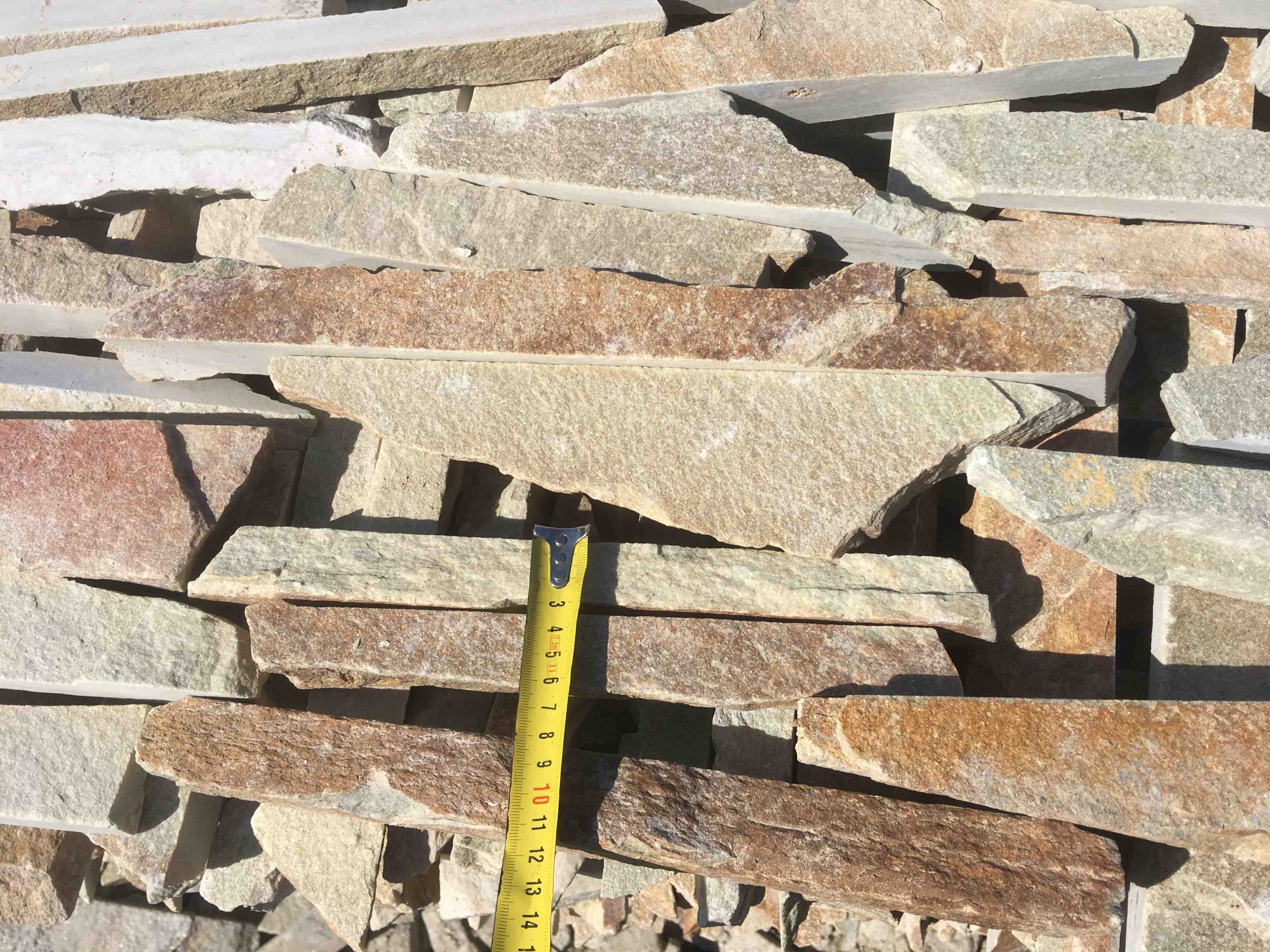 Горбушка златолит золотистый для облицовки купить в Катав-Ивановске