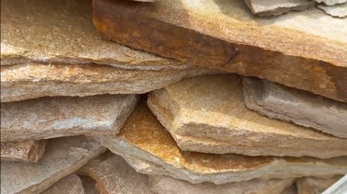 Плитняк златолит жёлтый золотистый для отмостки купить в Катав-Ивановске