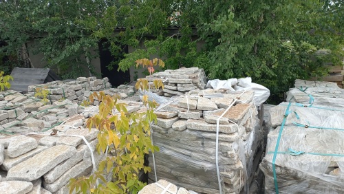 Плитняк галтованный гранитный для ландшафтного дизайна купить в Катав-Ивановске