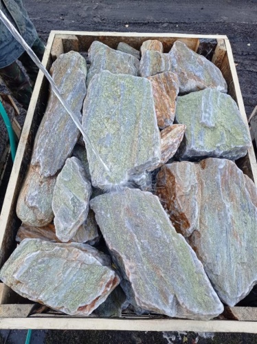 Златолит жёлтый, жёлто-зелёный глыбки и валуны для ланшафтного дизайна купить в Катав-Ивановске