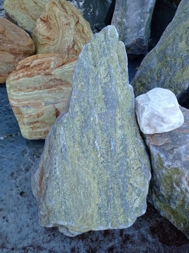 Златолит жёлтый, жёлто-зелёный глыбки и валуны для ланшафтного дизайна купить в Катав-Ивановске