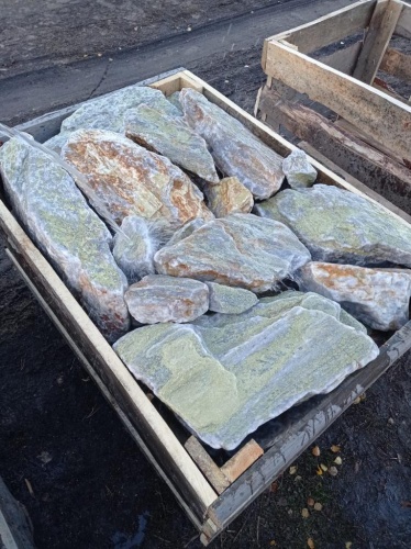 Златолит жёлтый, жёлто-зелёный глыбки и валуны для ланшафтного дизайна купить в Катав-Ивановске