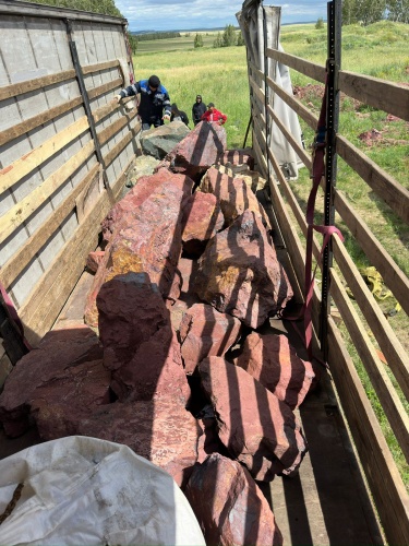 Ландшафтные глыбы красно-фиолетовые 200-1000 килограмм купить в Катав-Ивановске