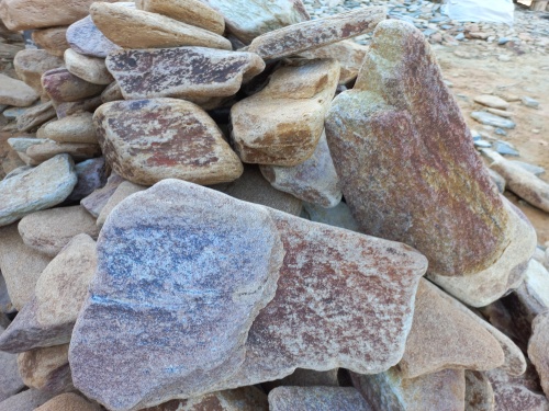 Златолит жёлтый, жёлто-зелёный глыбки и валуны для ланшафтного дизайна купить в Катав-Ивановске