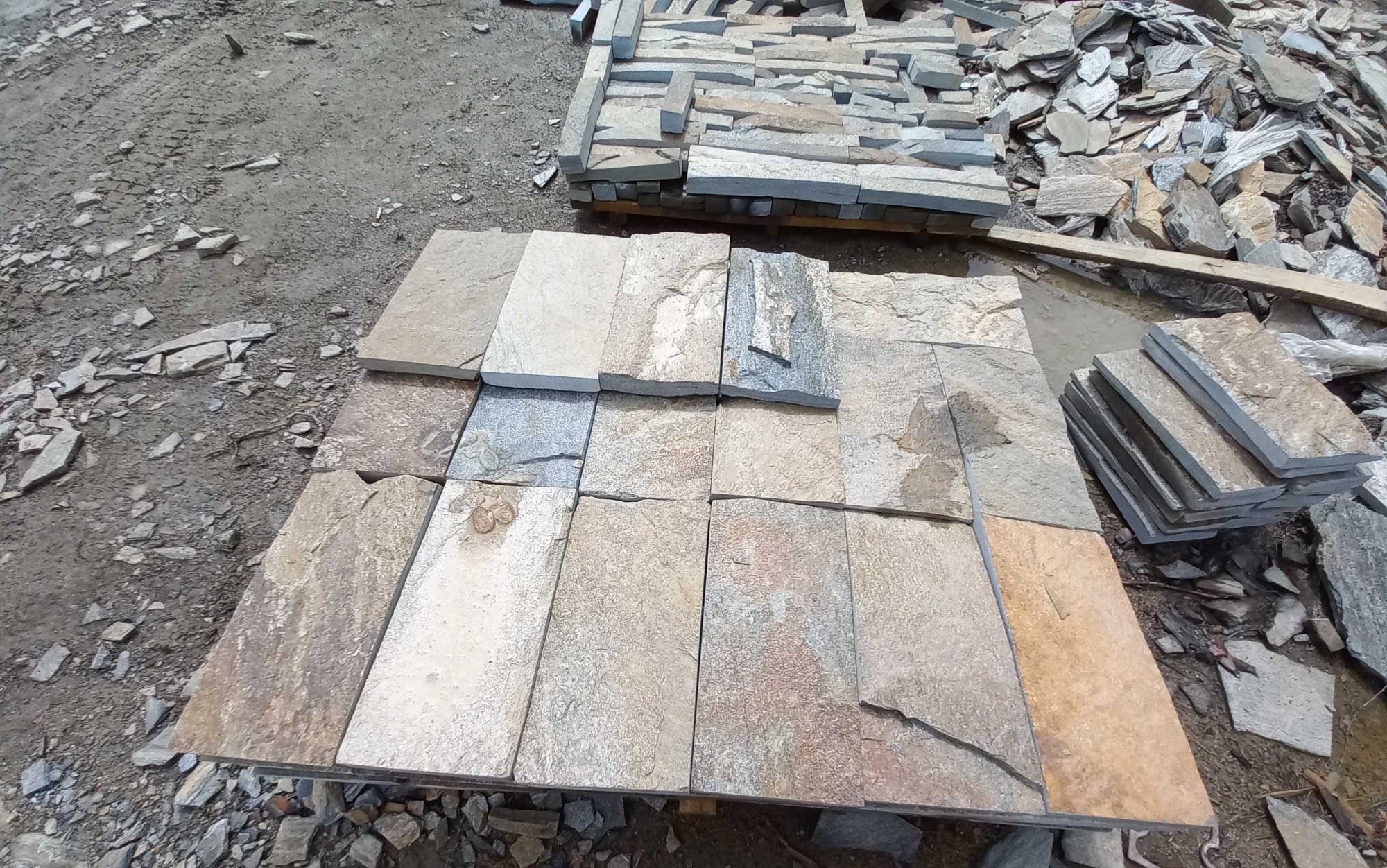 Плитка пилёная златолит Уральский для цоколя, отмостки купить в Катав-Ивановске