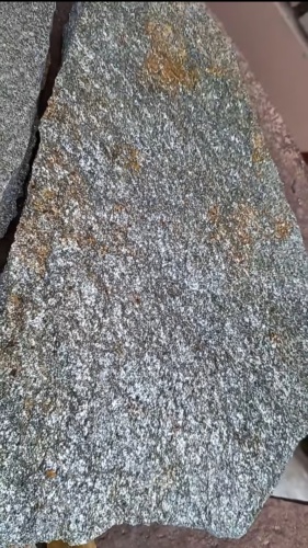 Плитняк златолит серебристый для цоколя, отмостки купить в Катав-Ивановске