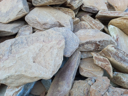 Златолит жёлтый, жёлто-зелёный глыбки и валуны для ланшафтного дизайна купить в Катав-Ивановске