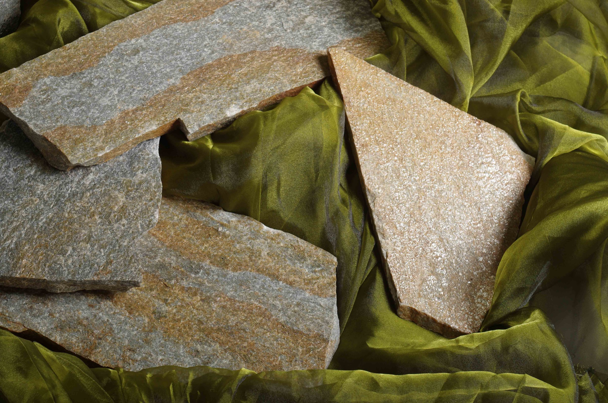 Плитняк златолит Уральский  для фасада купить в Катав-Ивановске