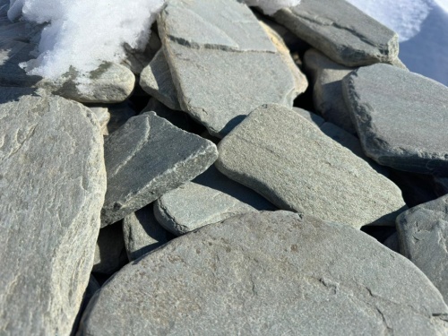 Плитняк златолит зелёный галтованный для цоколя купить в Катав-Ивановске