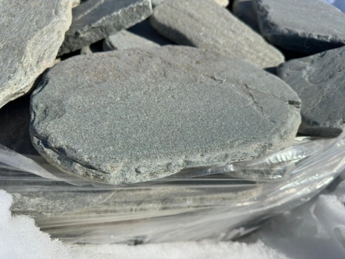 Плитняк златолит зелёный галтованный для мощения на бетон купить в Катав-Ивановске