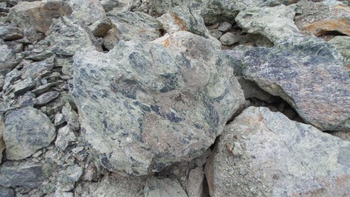 Купить змеевик ландшафтные валуны